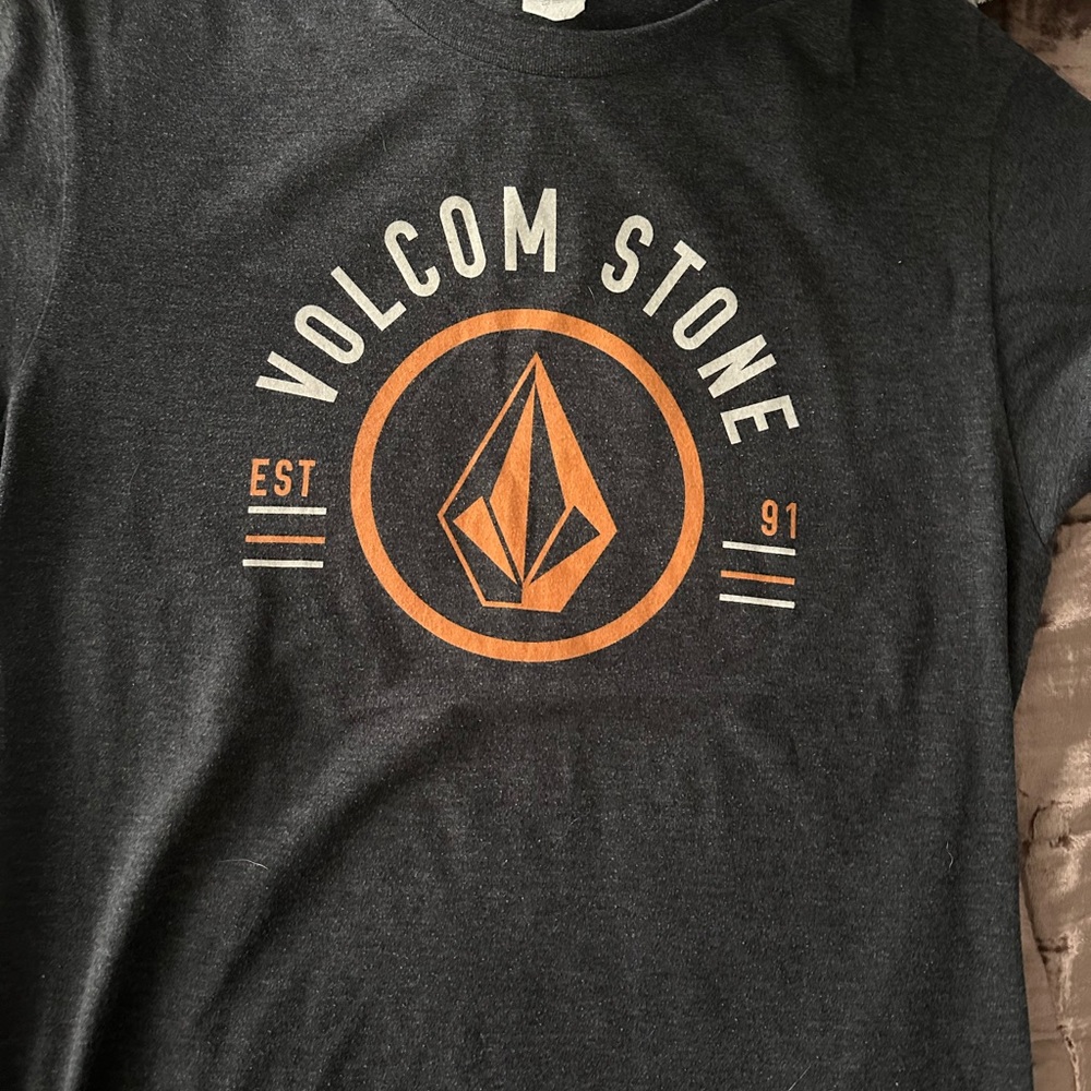 3 Volcom shirt bundles